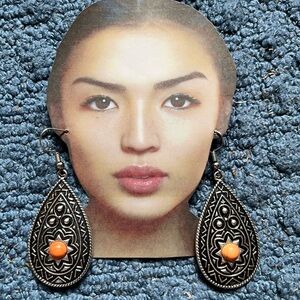 💜 3/$25 Silver color earrings with orange bead